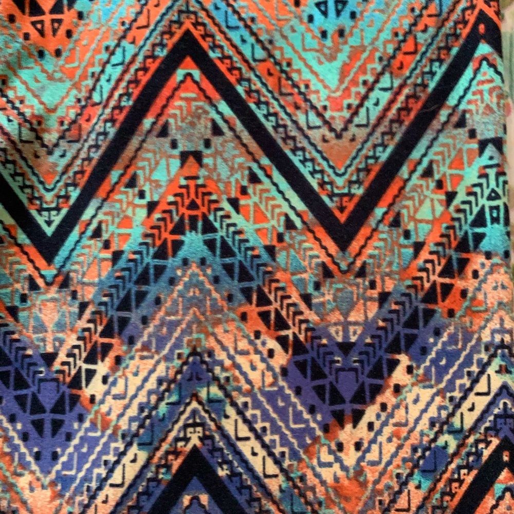 Colorful Chevron Patterned Leggings - Picture 3 of 6
